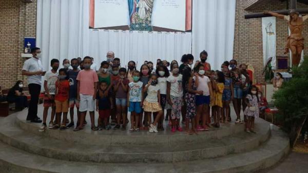 Em Clima de Natal, a Paróquia da Sagrada Família Celebra Com os Pequeninos e seus familiares o natal da comunidade!