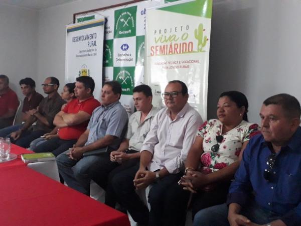 O CEFAS Participou da Entrega de Certificados do Curso  Mecânica de Motos, Realizado Pelo STTR - Oeiras em Parceria com o Projeto Viva o Semiárido!